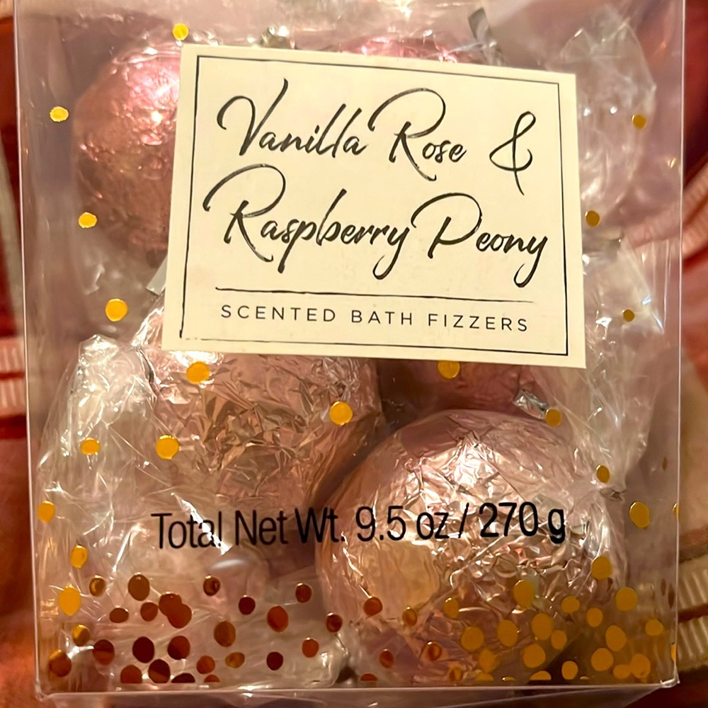 New in box set of 9 vanilla rose, and raspberry peony scented bath bombs fizzers